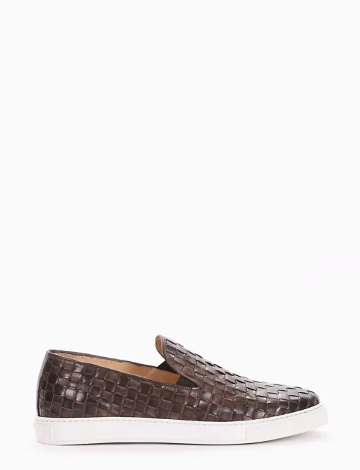slip on fondo gomma e soletto interno in vera pelle. Tomaia in morbidissima pelle intrecciata tortora