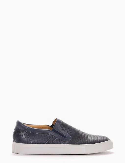 slip on fondo gomma e soletto interno interno in vera pelle. Tomaia in pelle microforata blu