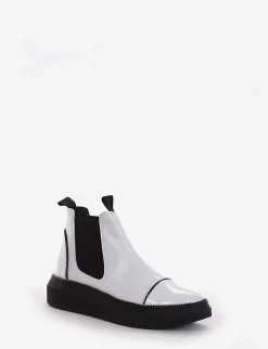 Sneaker chelsea boot con fondo gomma e soletto interno in vera pelle. Tomaia in morbida vernice bianco
