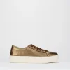 Sneaker fondo gomma e soletto interno in vera pelle. Tomaia in morbida nappa laminata bronzo