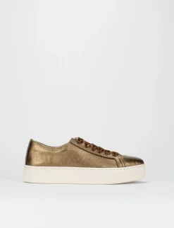 Sneaker fondo gomma e soletto interno in vera pelle. Tomaia in morbida nappa laminata bronzo