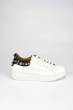 Sneaker fondo gomma e soletto interno in vera pelle