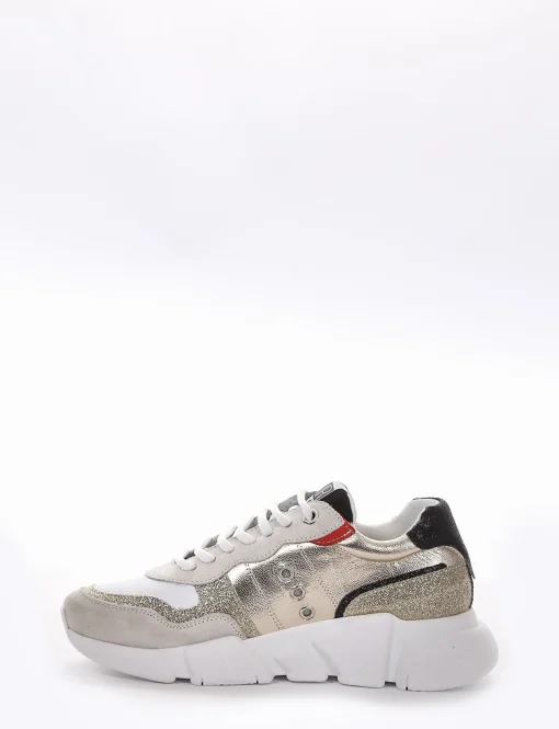Sneaker fondo gomma e soletto interno in vera pelle. Tomaia multimateriale in camoscio grigio bianco