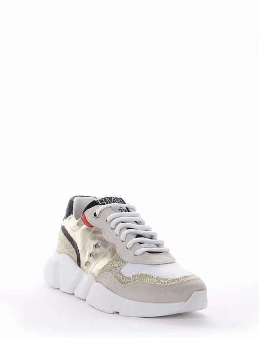 Sneaker fondo gomma e soletto interno in vera pelle. Tomaia multimateriale in camoscio grigio bianco