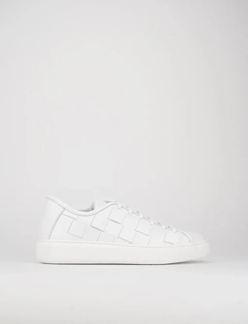 sneakers fondo gomma e soletto interno in vera pelle. tomaia in morbida pelle intrecciata bianco