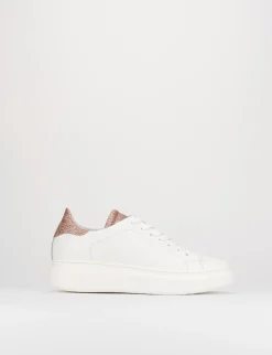 sneakers fondo gomma e soletto interno in vera pelle. Tomaia in morbida pelle bianco