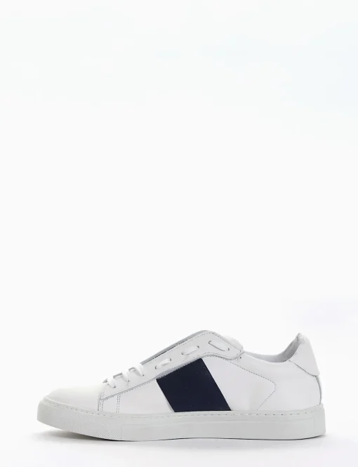 sneakers fondo gomma e soletto interno in vera pelle. Tomaia in morbidissima pelle nappata bianco
