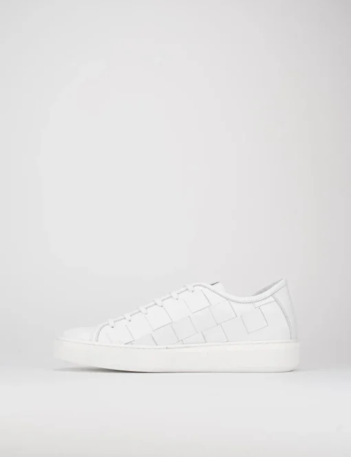 sneakers fondo gomma e soletto interno in vera pelle. tomaia in morbida pelle intrecciata bianco