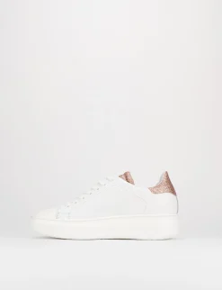 sneakers fondo gomma e soletto interno in vera pelle. Tomaia in morbida pelle bianco