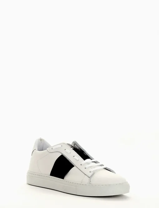 sneakers fondo gomma e soletto interno in vera pelle. Tomaia in morbidissima pelle nappata bianco