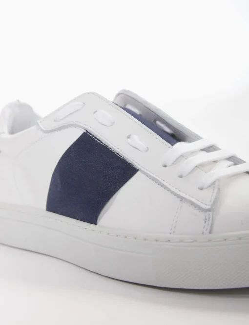 sneakers fondo gomma e soletto interno in vera pelle. Tomaia in morbidissima pelle nappata bianco