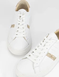 sneakers fondo gomma e soletto interno in vera pelle. Tomaia in morbida pelle bianco