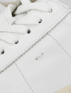 sneakers fondo gomma e soletto interno in vera pelle. tomaia in morbida pelle bianco