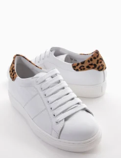 sneakers fondo in gomma e soletto interno in vera pelle. Tomaia in morbidissima pelle nappata bianco