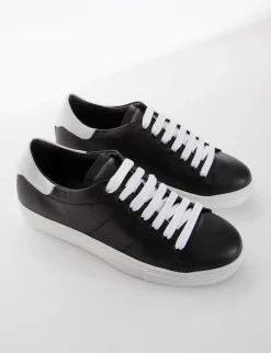 sneakers fondo in gomma e soletto interno in vera pelle. Tomaia in morbidissima pelle nappata nero