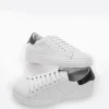 sneakers fondo in gomma e soletto interno in vera pelle. Tomaia in morbidissima pelle nappata bianco
