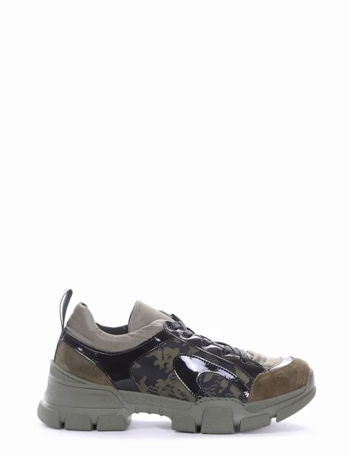 sneakers fondo in gomma e soletto interno in vera pelle. Tomaia in bellissimo tessuto con riporti in pelle laminata. Particolarissimo fondo alto in gomma verde