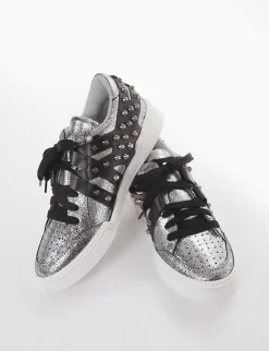 sneakers fondo in gomma e soletto interno in vera pelle. Tomaia in morbidissima pelle nappata argento