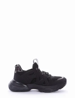sneakers fondo in gomma e soletto interno in vera pelle. Tomaia in bellissimo tessuto con riporti in pelle scamosciata nero
