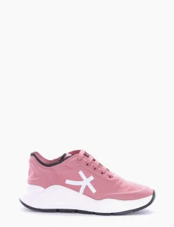 sneakers fondo in gomma e soletto interno in vera pelle. Tomaia in bellissimo tessuto in lycra rosa