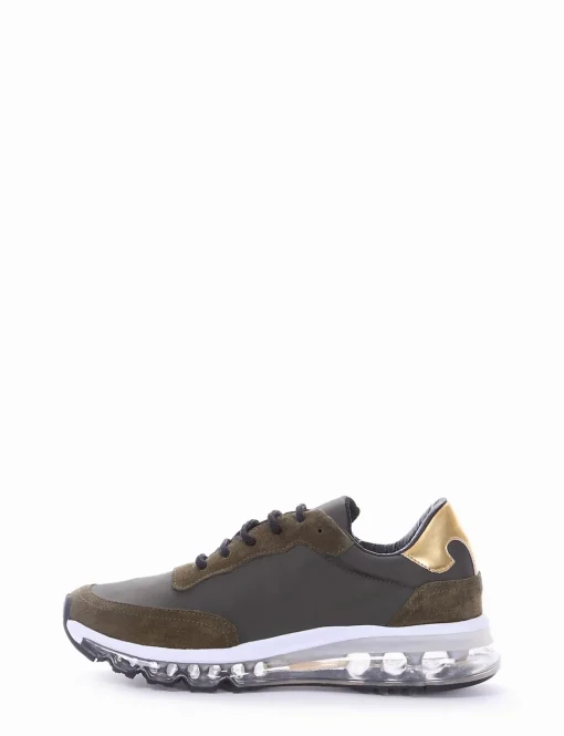 sneakers fondo in gomma e soletto interno in vera pelle. Tomaia in bellissimo tessuto con riporti in pelle scamosciata militare