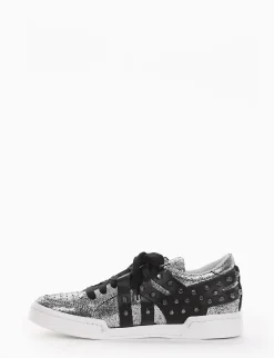 sneakers fondo in gomma e soletto interno in vera pelle. Tomaia in morbidissima pelle nappata argento