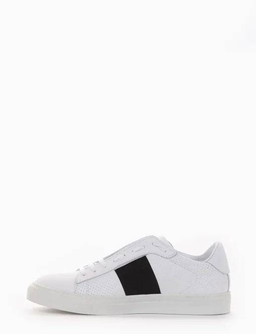 sneakers fondo in gomma e soletto interno in vera pelle. Tomaia in morbidissima pelle nappata bianco