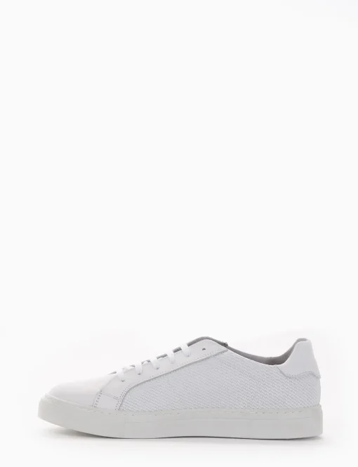 sneakers fondo in gomma e soletto interno in vera pelle. Tomaia in morbidissima pelle nappata bianco