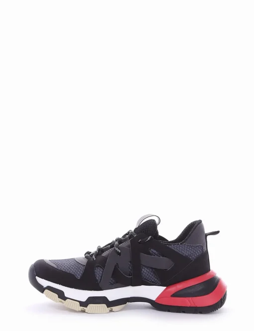 sneakers fondo in gomma e soletto interno in vera pelle. Tomaia in bellissimo tessuto con riporti in pelle scamosciata nero