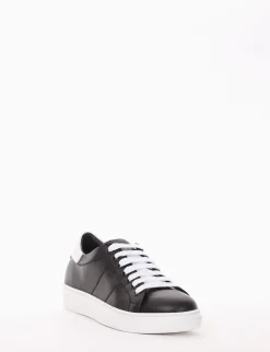 sneakers fondo in gomma e soletto interno in vera pelle. Tomaia in morbidissima pelle nappata nero