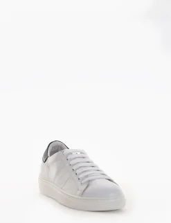 sneakers fondo in gomma e soletto interno in vera pelle. Tomaia in morbidissima pelle nappata bianco