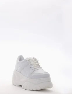 sneakers fondo in gomma e soletto interno in vera pelle. Tomaia in morbidissima pelle nappata con particolarissimo fondo alto bianco