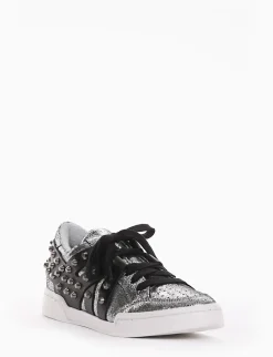 sneakers fondo in gomma e soletto interno in vera pelle. Tomaia in morbidissima pelle nappata argento