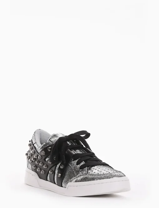 sneakers fondo in gomma e soletto interno in vera pelle. Tomaia in morbidissima pelle nappata argento