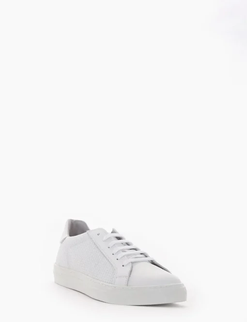 sneakers fondo in gomma e soletto interno in vera pelle. Tomaia in morbidissima pelle nappata bianco