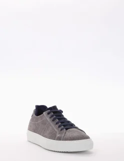 sneakers fondo in gomma e soletto interno in vera pelle. Tomaia in morbidissima pelle nappata microforati grigio