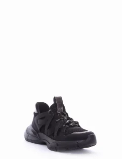 sneakers fondo in gomma e soletto interno in vera pelle. Tomaia in bellissimo tessuto con riporti in pelle scamosciata nero