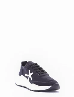 sneakers fondo in gomma e soletto interno in vera pelle. Tomaia in bellissimo tessuto in lycra nero