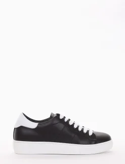 sneakers fondo in gomma e soletto interno in vera pelle. Tomaia in morbidissima pelle nappata nero