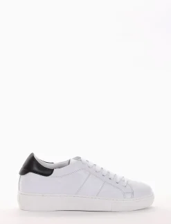 sneakers fondo in gomma e soletto interno in vera pelle. Tomaia in morbidissima pelle nappata bianco