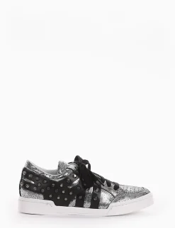 sneakers fondo in gomma e soletto interno in vera pelle. Tomaia in morbidissima pelle nappata argento