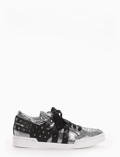 sneakers fondo in gomma e soletto interno in vera pelle. Tomaia in morbidissima pelle nappata argento