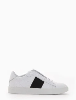 sneakers fondo in gomma e soletto interno in vera pelle. Tomaia in morbidissima pelle nappata bianco