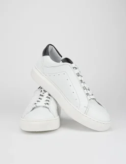 snkrs fondo gomma e soletto interno in vera pelle. tomaia in morbida pelle bianco
