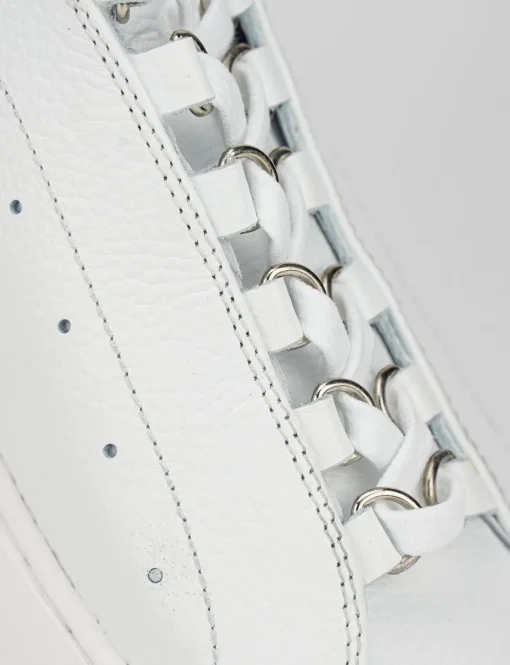 snkrs fondo gomma e soletto interno in vera pelle. tomaia in morbida pelle bianco