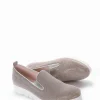 Sportive fondo gomma e soletto interno in vera pelle. Tomaia in morbido tessuto glitter con fondo alto beige