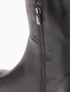 Stivale con fondo gomma e soletto in vera pelle nero