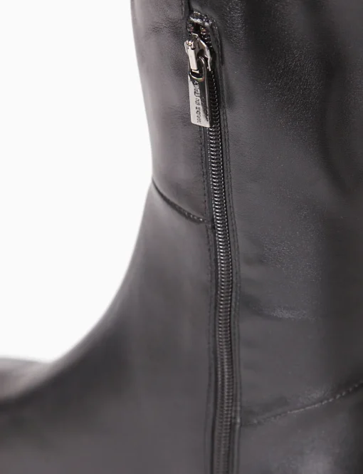 Stivale con fondo gomma e soletto in vera pelle nero