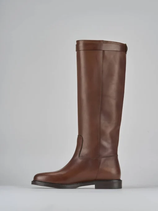 Stivale tacco 2 cm marrone pelle