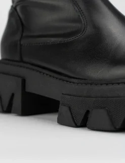 Stivale tacco 2 cm nero